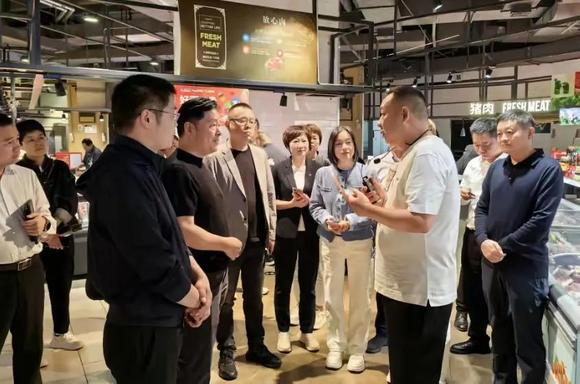 胖东来如何实现客户满意度_胖东来：顾客需求驱动的产品与服务升级_胖东来客户管理的特点