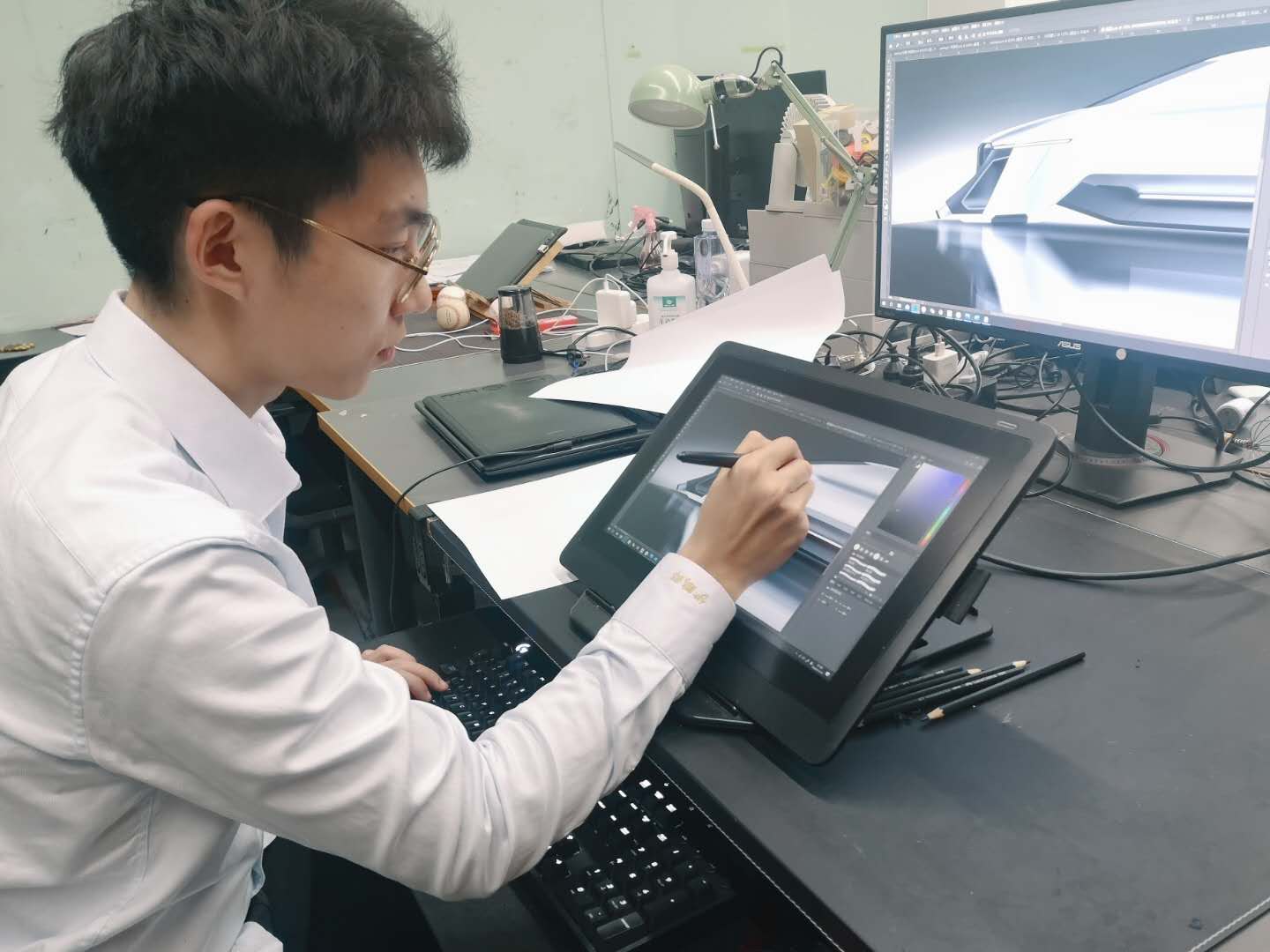 宝马的创新安全科技如何守护乘客？_宝马车乘客保护系统故障_宝马科技感车