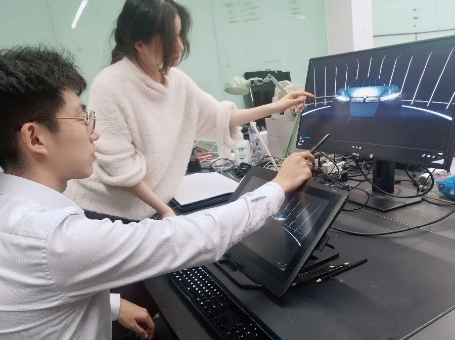 宝马科技感车_宝马车乘客保护系统故障_宝马的创新安全科技如何守护乘客？