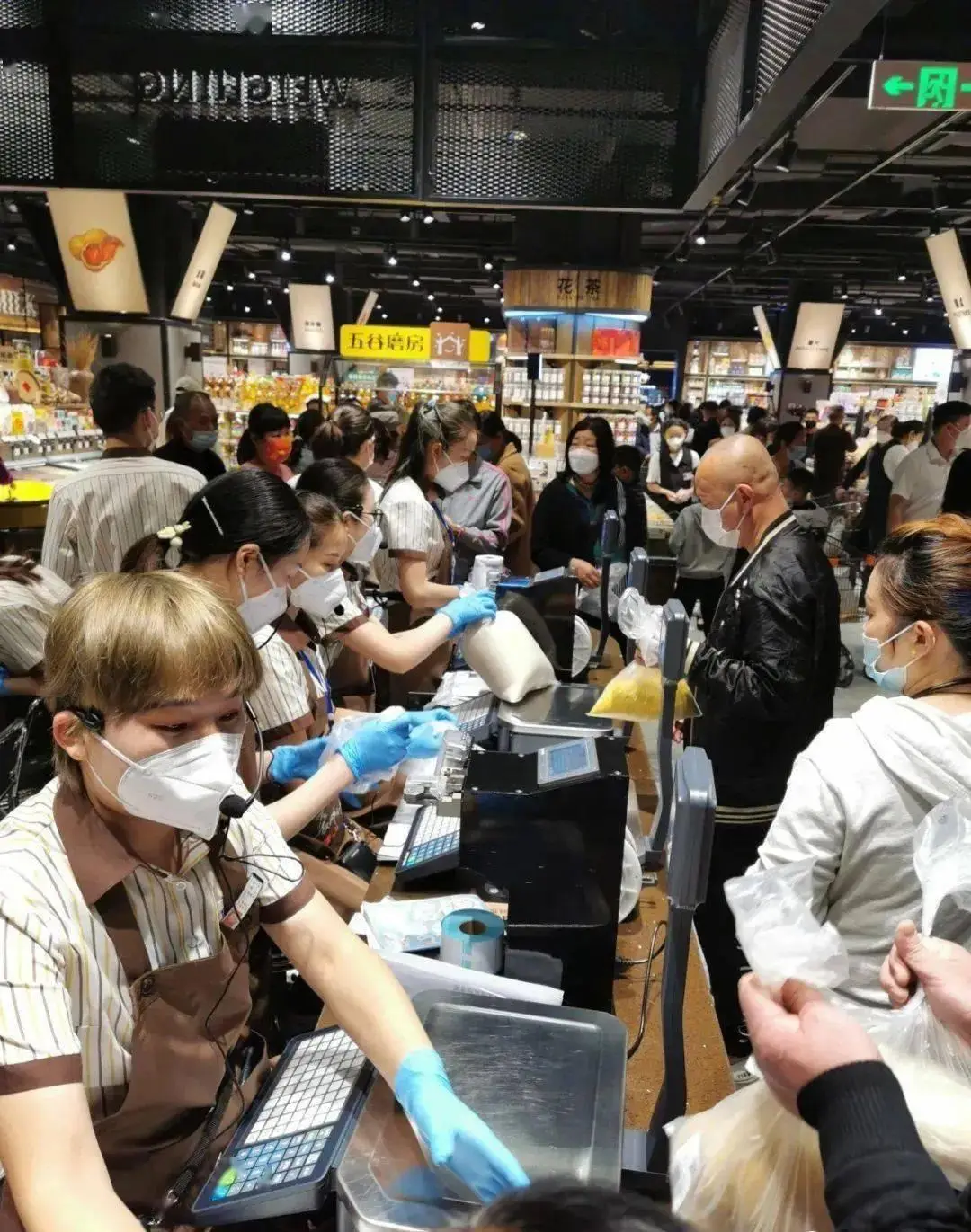 深得顾客信赖_顾客的信赖_胖东来：打造顾客尊重与信赖的品牌形象
