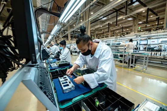 联想匈牙利布达佩斯工厂内部 图源：联想