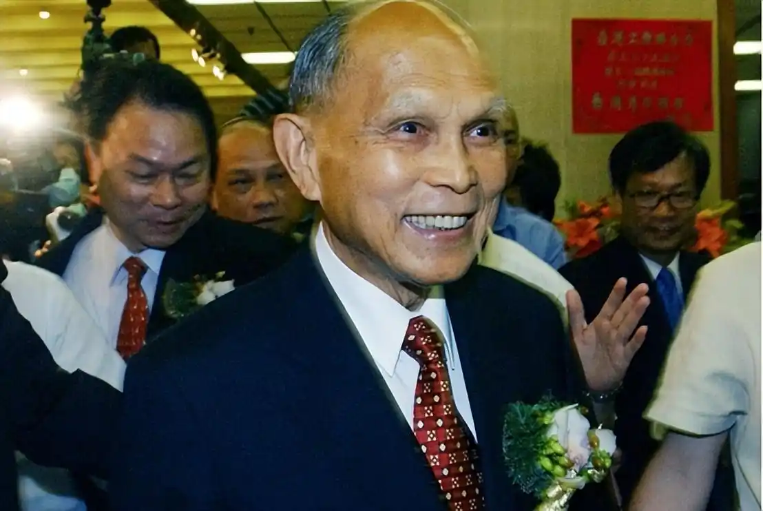 李嘉诚就香港局势发声有何意图_李嘉诚的成功与香港经济衰退的关系_李嘉诚参与对香港局势