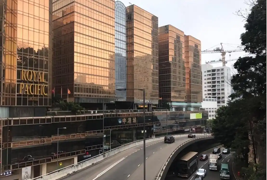 李嘉诚的成功与香港经济衰退的关系_李嘉诚就香港局势发声有何意图_李嘉诚参与对香港局势
