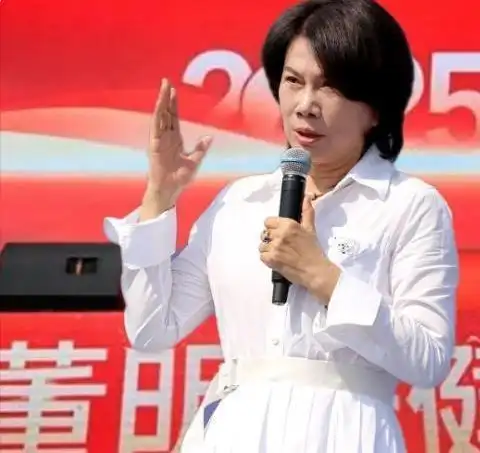 格力公司董明珠股份_格力电器总裁董明珠所著_格力电器在董明珠停职审查后的市场表现及其应对策略