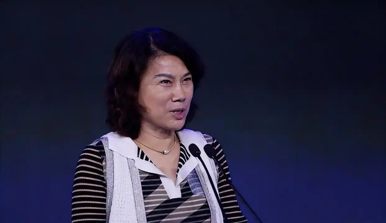 格力董明珠最新新闻_格力公司董明珠股份_格力电器在董明珠停职审查后的市场表现及其应对策略