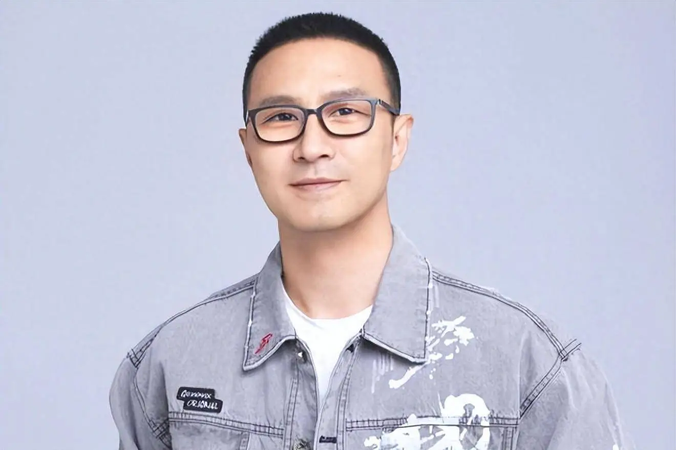 华晨宇对音乐的热爱_华晨宇感动落泪_华晨宇分享对音乐的热爱与坚持，感动网友