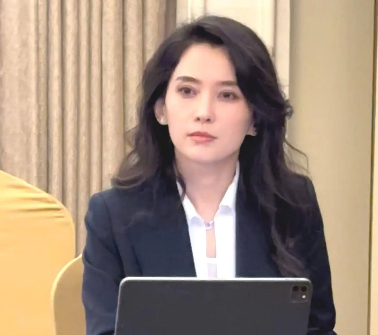 华晨宇对音乐的热爱_华晨宇感动落泪_华晨宇分享对音乐的热爱与坚持，感动网友