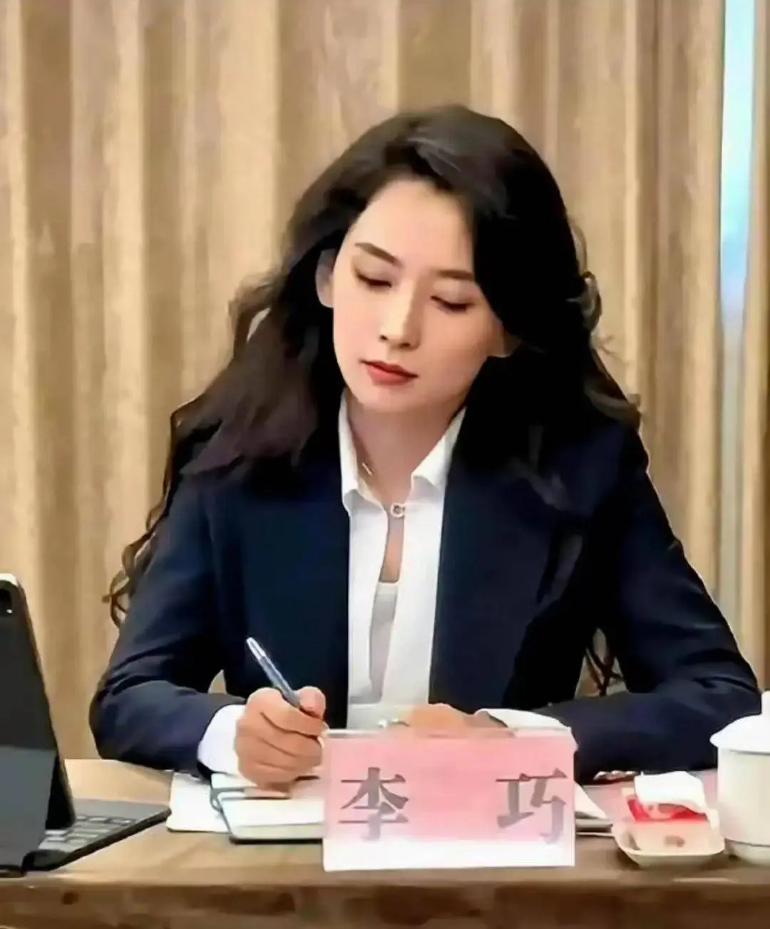 华晨宇分享对音乐的热爱与坚持，感动网友_华晨宇对音乐的热爱_华晨宇感动落泪