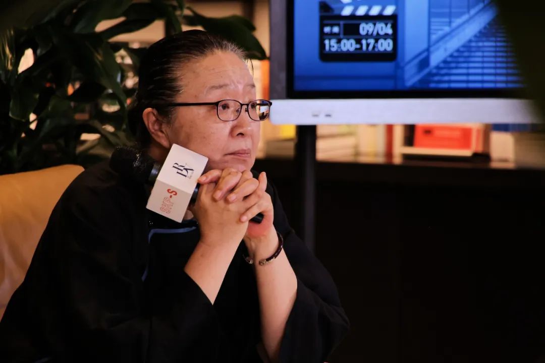 从影院到你的屏幕：最新十大热门电影_影院电影热门屏幕最新到哪里看_影院屏幕图片