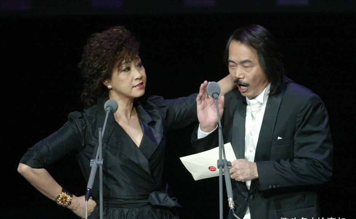 李小龙的演艺生涯与成就_演艺生涯李小龙成就最高的是_李小龙的表演者