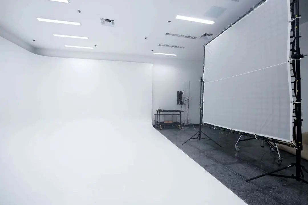从影院到你的屏幕：最新十大热门电影_影院屏幕很贵吗_影院电影热门屏幕最新到哪里看