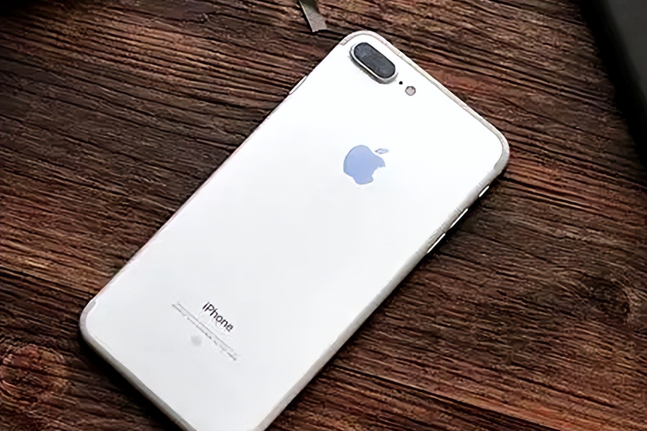 iphone引领一个时代_苹果引领手机发展_为什么iPhone总是引领手机市场？