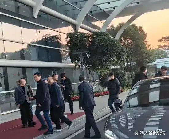 小米进军汽车市场_小米进军汽车行业优势_如何提升小米汽车的市场竞争力？