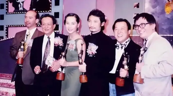 林青霞与周润发的银幕搭档_林青霞周润发颁奖_周润发和林青霞合作的电影